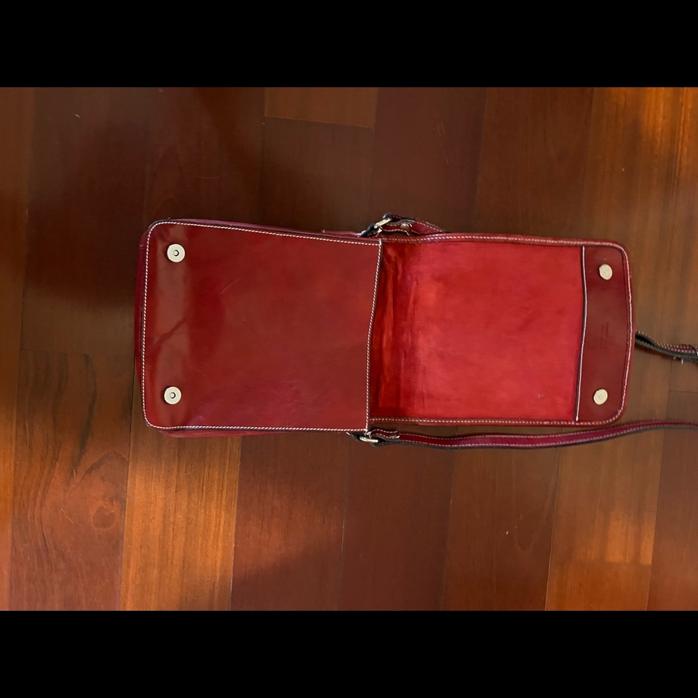 Italian leather Ronero crossbody messenger bag. - Picture 3 of 5